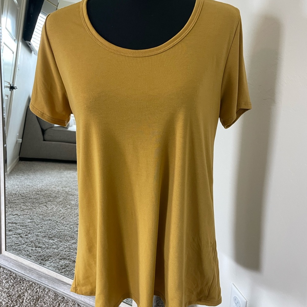 NWOT lularoe short sleeve tunic. Medium